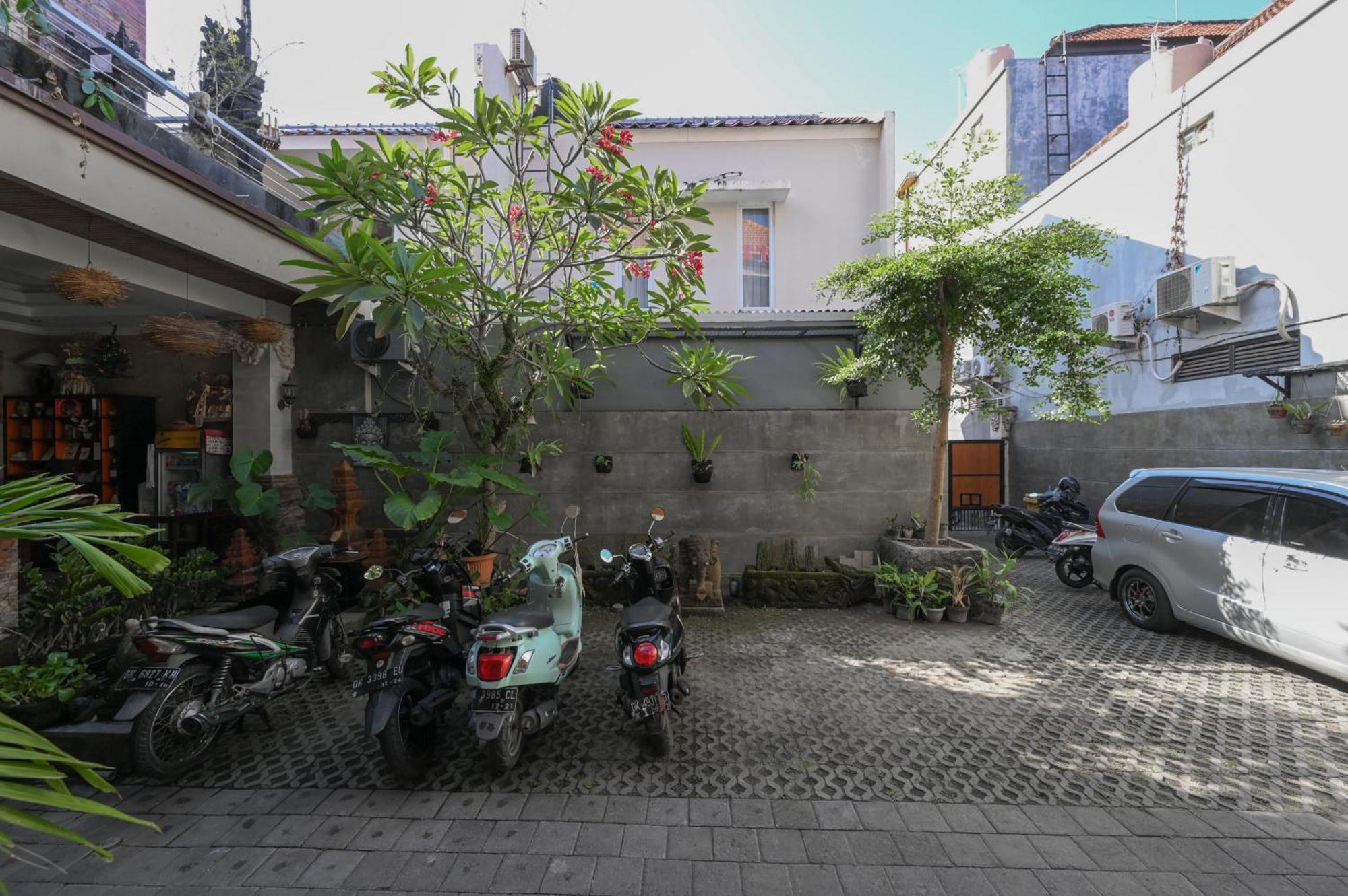 RedDoorz near Mertasari Beach 2 Pesanggaran Bagian luar foto