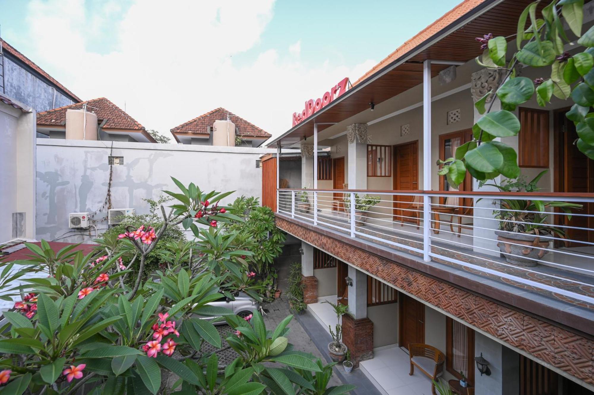 RedDoorz near Mertasari Beach 2 Pesanggaran Bagian luar foto