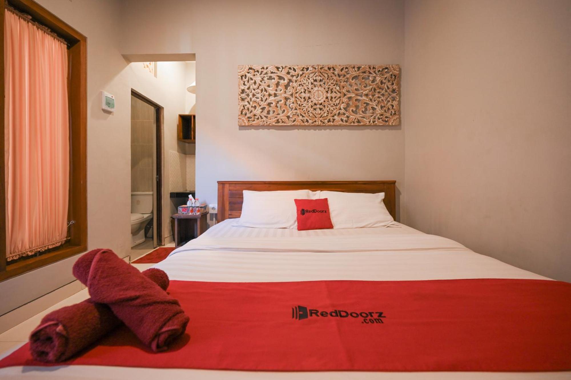 RedDoorz near Mertasari Beach 2 Pesanggaran Bagian luar foto