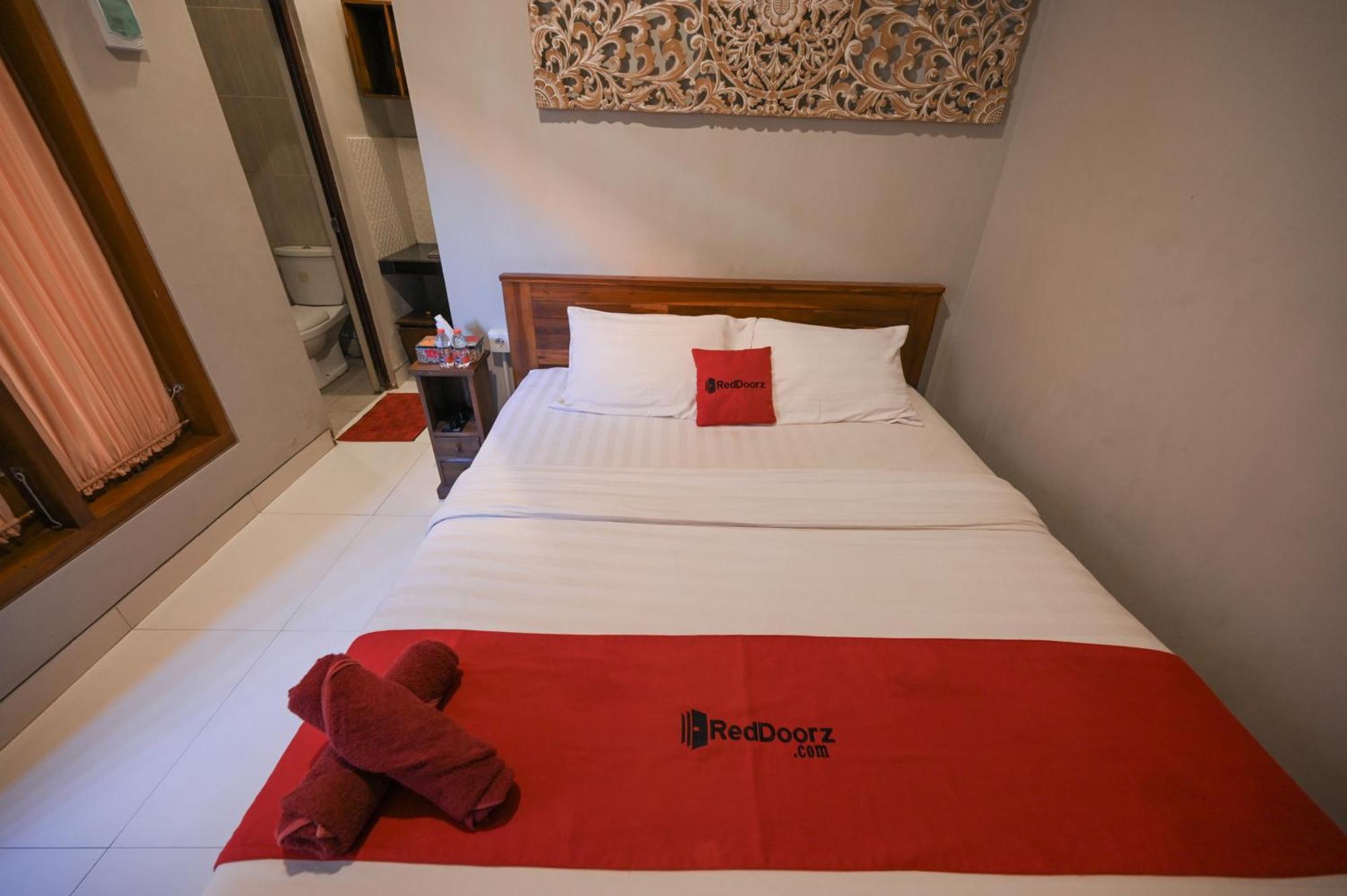 RedDoorz near Mertasari Beach 2 Pesanggaran Bagian luar foto