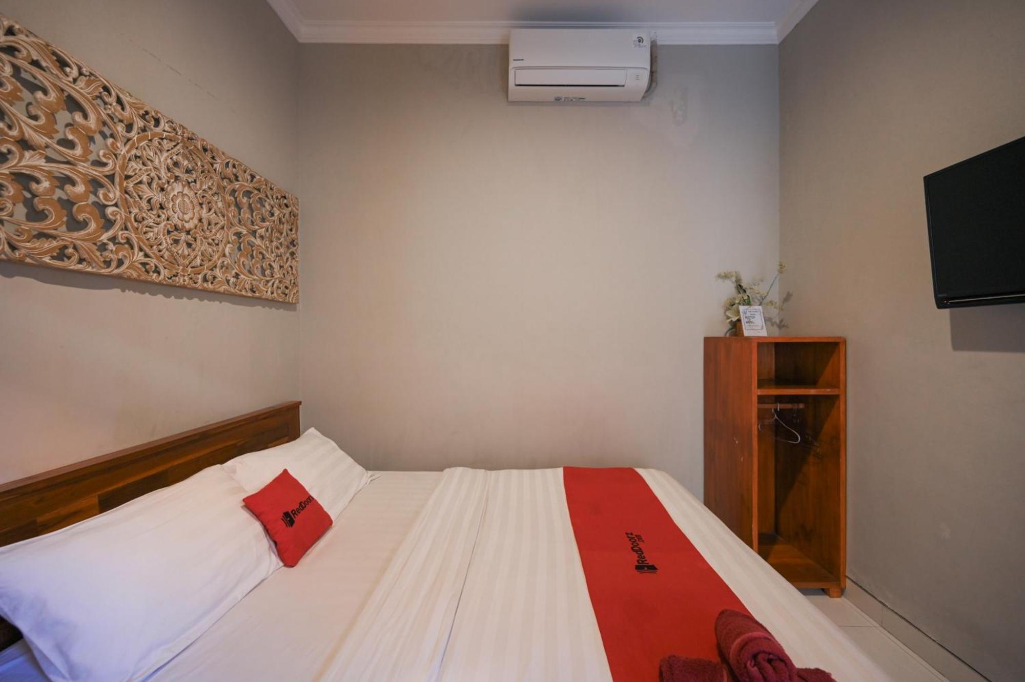 RedDoorz near Mertasari Beach 2 Pesanggaran Bagian luar foto