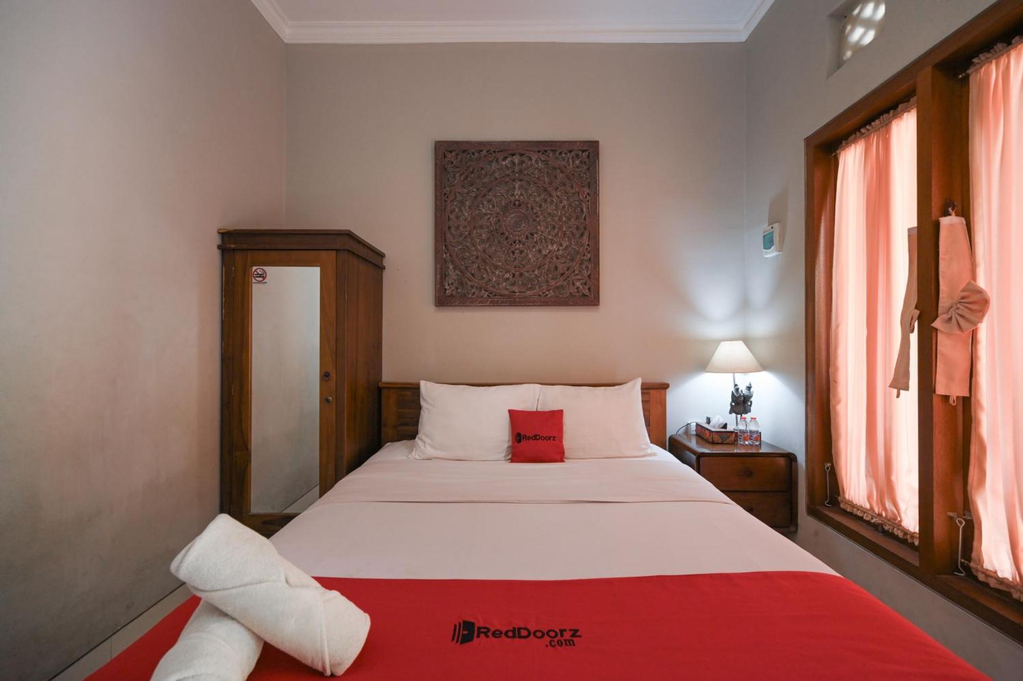 RedDoorz near Mertasari Beach 2 Pesanggaran Bagian luar foto