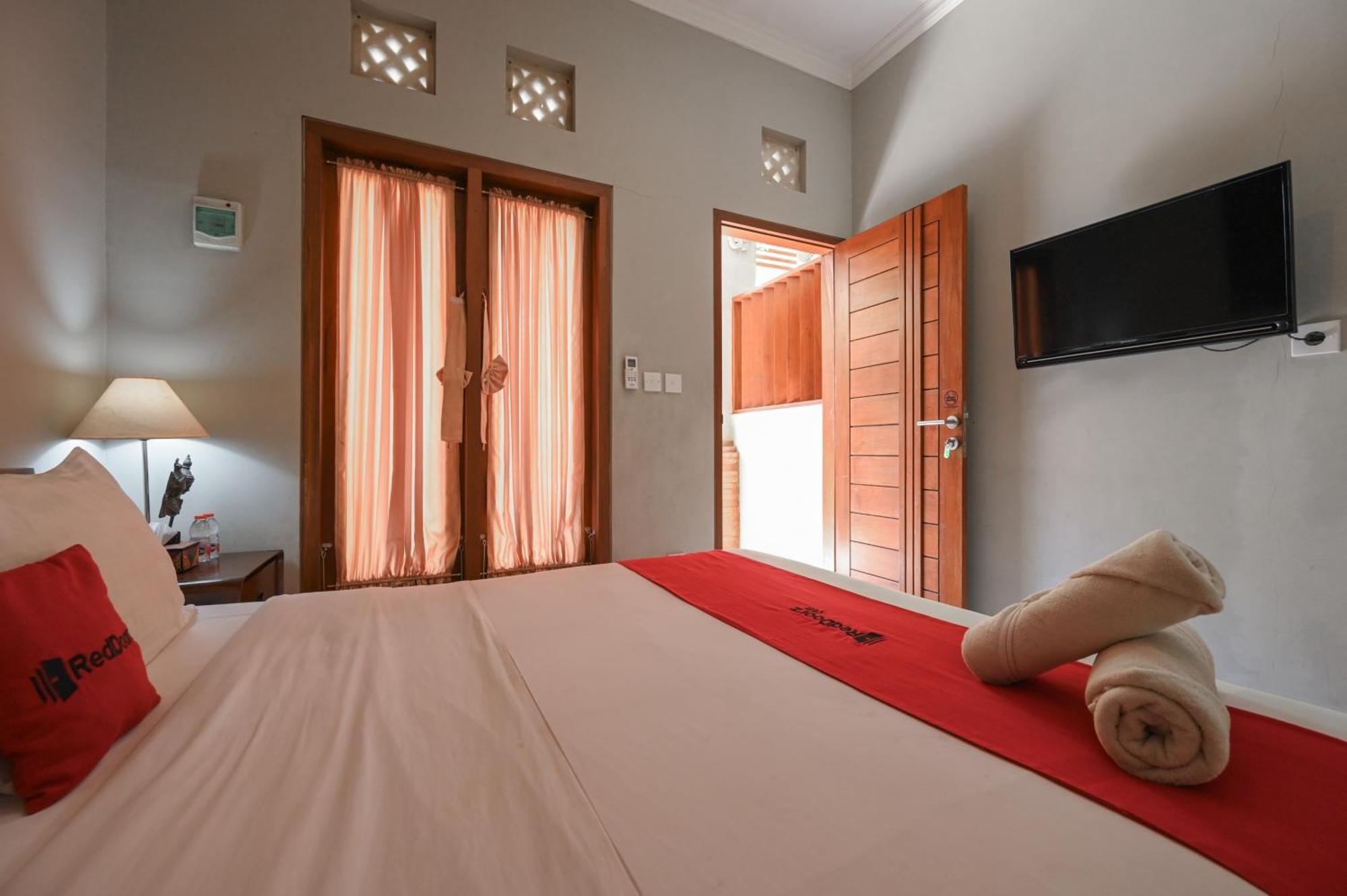 RedDoorz near Mertasari Beach 2 Pesanggaran Bagian luar foto