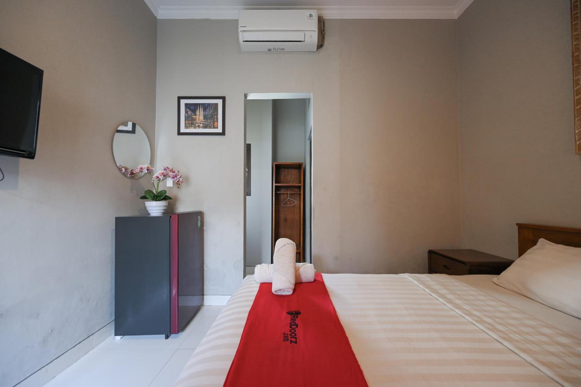 RedDoorz near Mertasari Beach 2 Pesanggaran Bagian luar foto