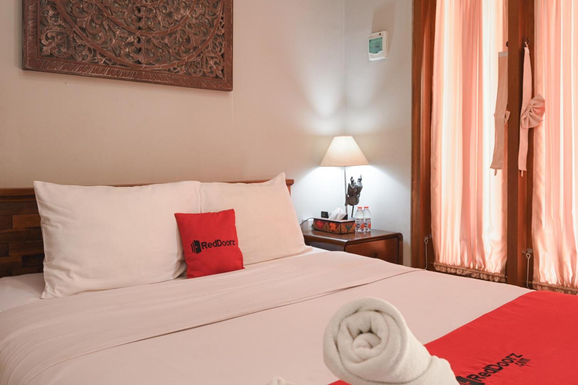 RedDoorz near Mertasari Beach 2 Pesanggaran Bagian luar foto