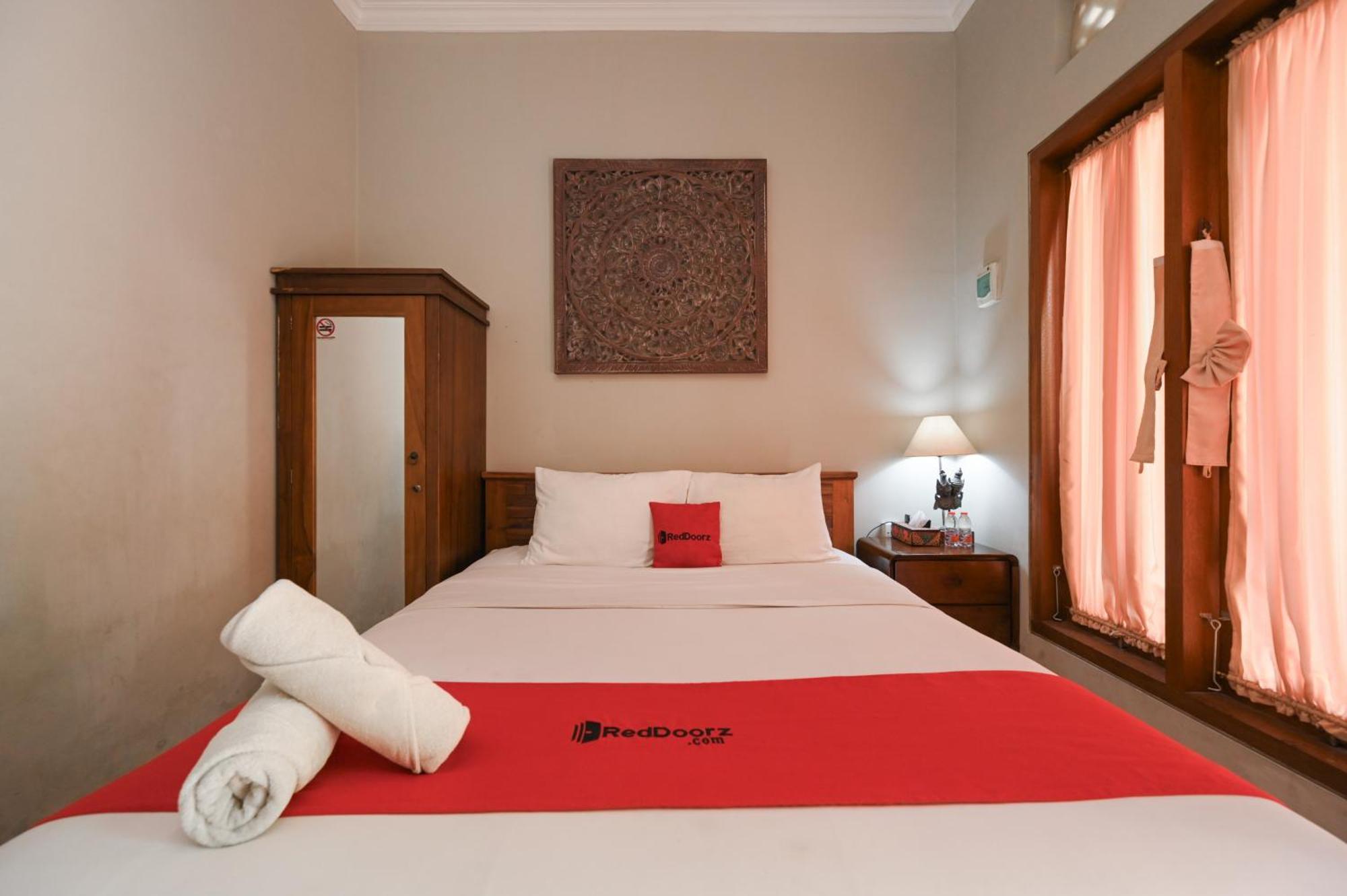 RedDoorz near Mertasari Beach 2 Pesanggaran Bagian luar foto