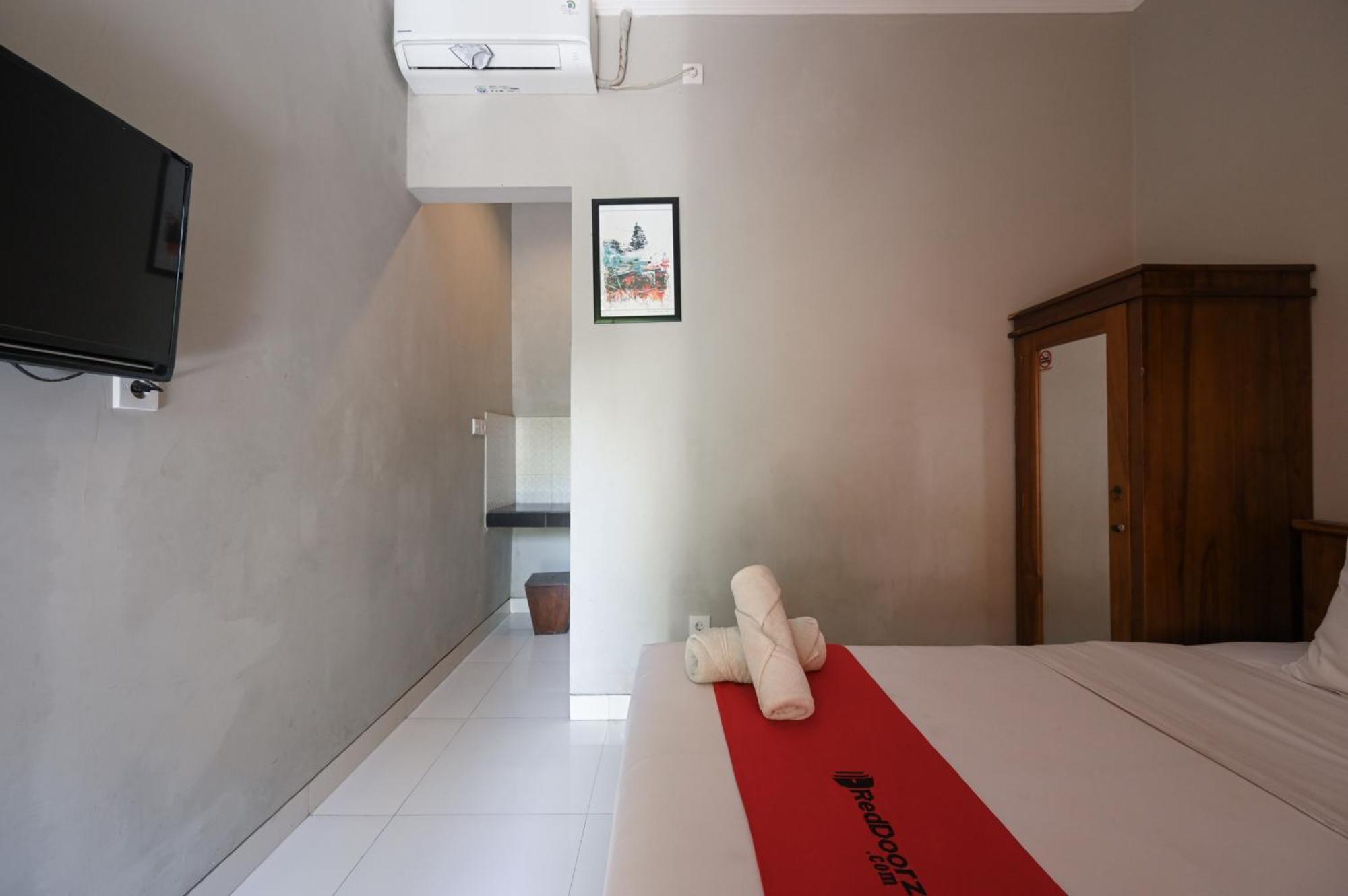 RedDoorz near Mertasari Beach 2 Pesanggaran Bagian luar foto